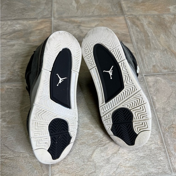 Air Jordan 4 Retro Fear PS Boys Shoe Size 2Y Gray FV4537-002 Preowned - Picture 7 of 7